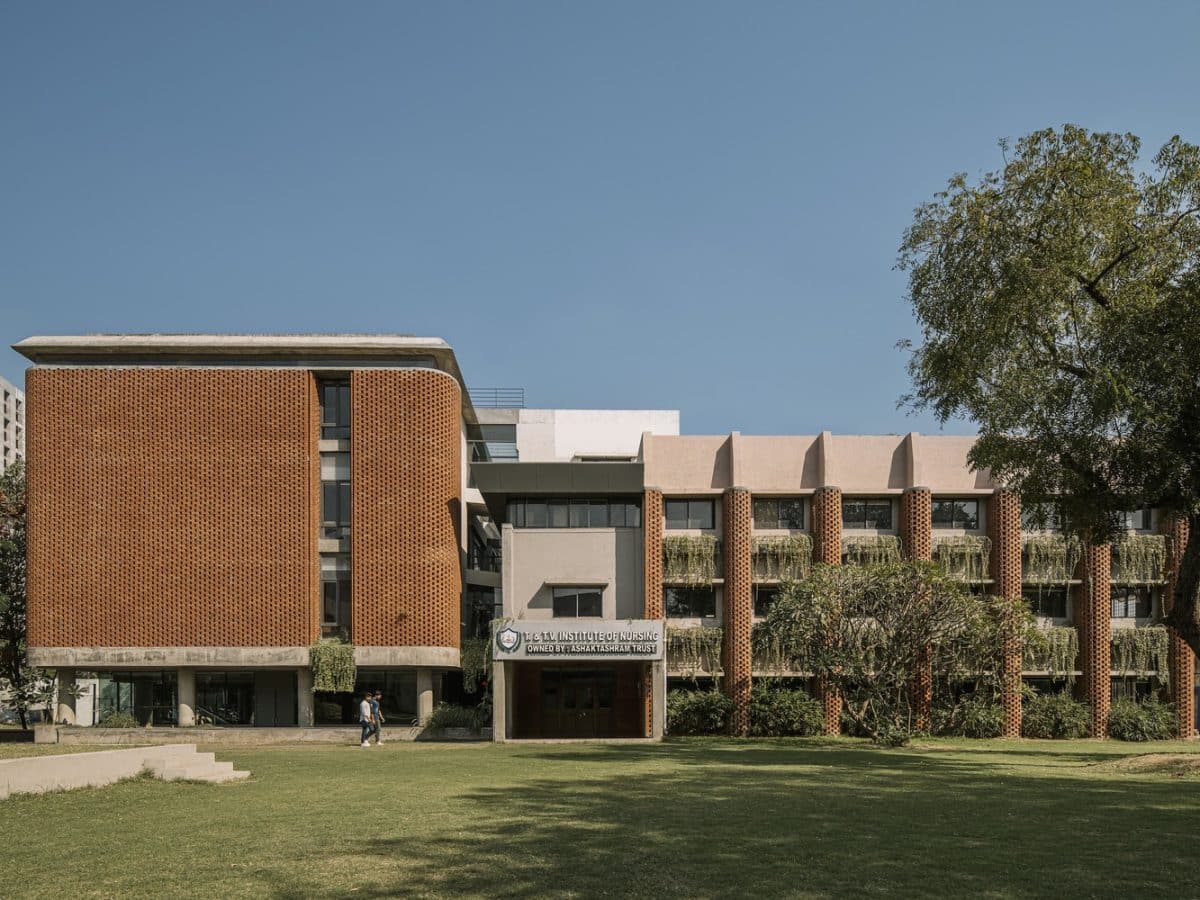 Designing education spaces: Nursing College Ashaktashram by Neogenesis ...